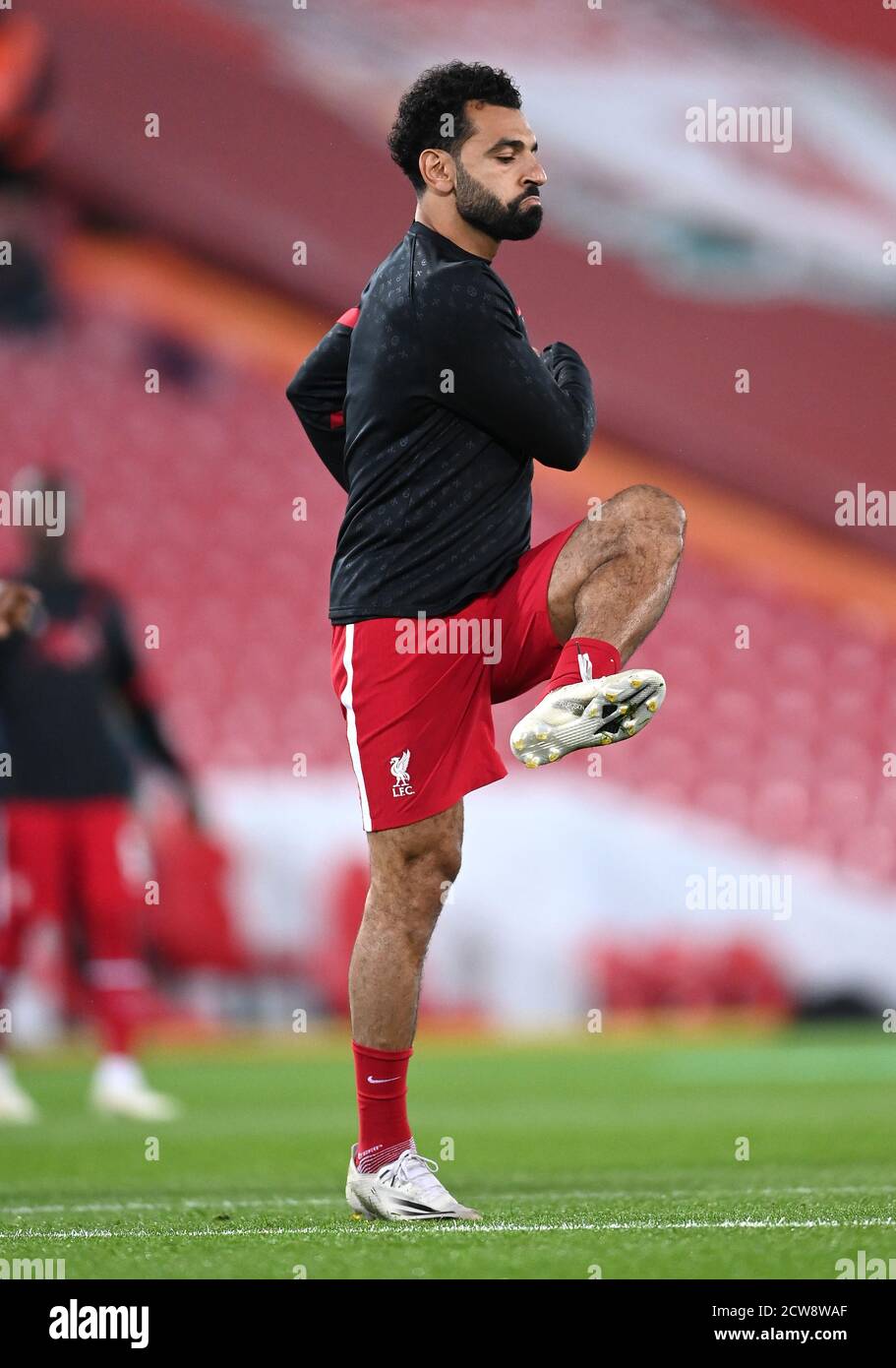 Mohamed Salah de Liverpool s'échauffe avant le match de la Premier League à Anfield, Liverpool. Banque D'Images