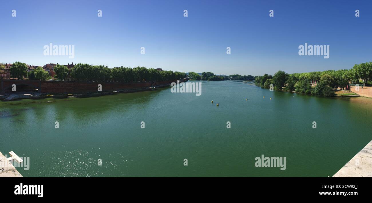 Toulouse, vue panoramique sur le Pont neuf sur la Garonne Banque D'Images