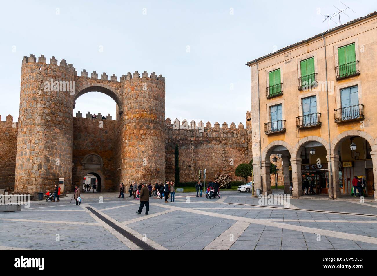 Puerta del Alcázar en la Plaza de Santa Teresa o del Mercado Grande.Ávila. Castilla León. Espagne Banque D'Images