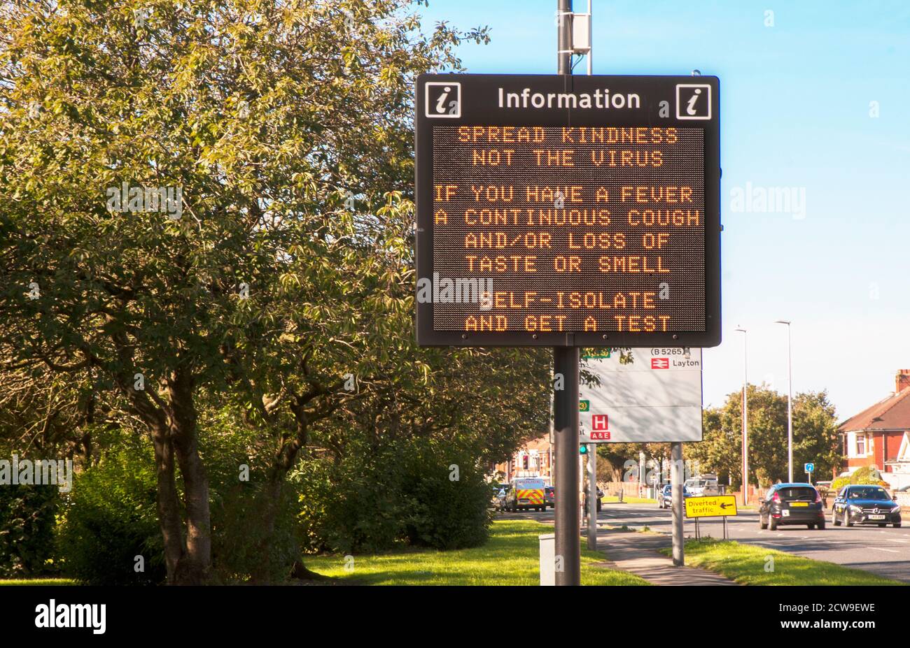 Panneau d'information lumineux sur la protection contre le coronavirus Covid 19 activé route d'entrée dans Blackpool Lancashire Angleterre Royaume-Uni Banque D'Images