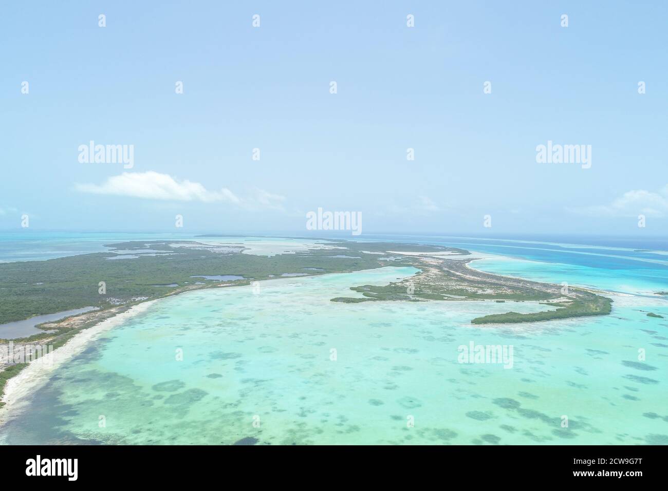 Vue aérienne de l'île des Caraïbes dans le parc national de Los Roques Au Venezuela Banque D'Images