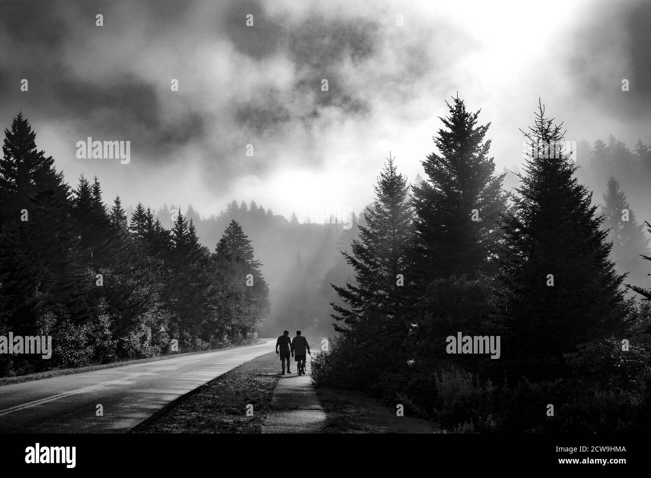 Lever de soleil fané spectaculaire près de Devil's Courthouse - Blue Ridge Parkway, près d'Asheville, Caroline du Nord, États-Unis Banque D'Images