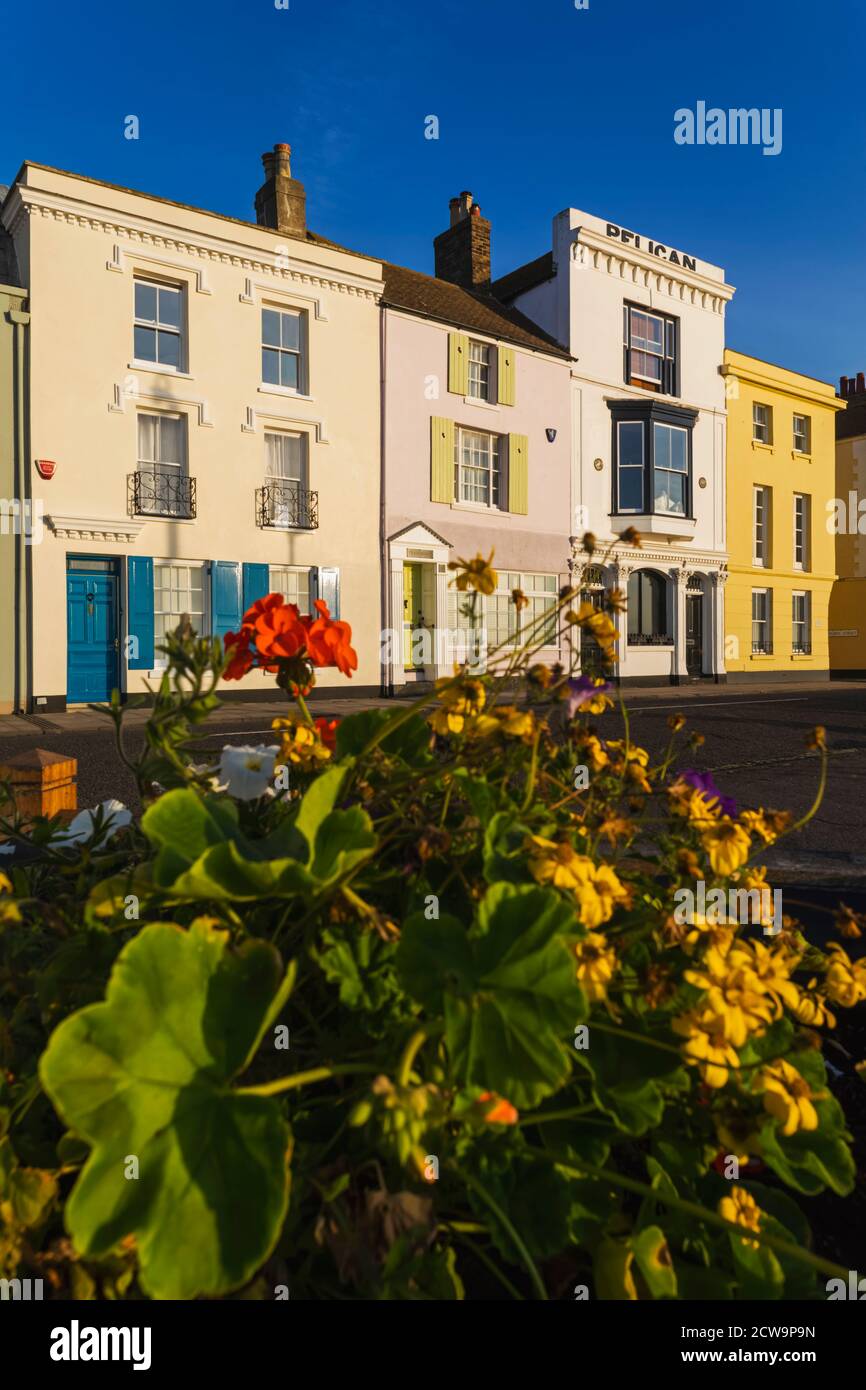 Angleterre, Kent, Deal, scène de rue résidentielle avec maison colorée Banque D'Images
