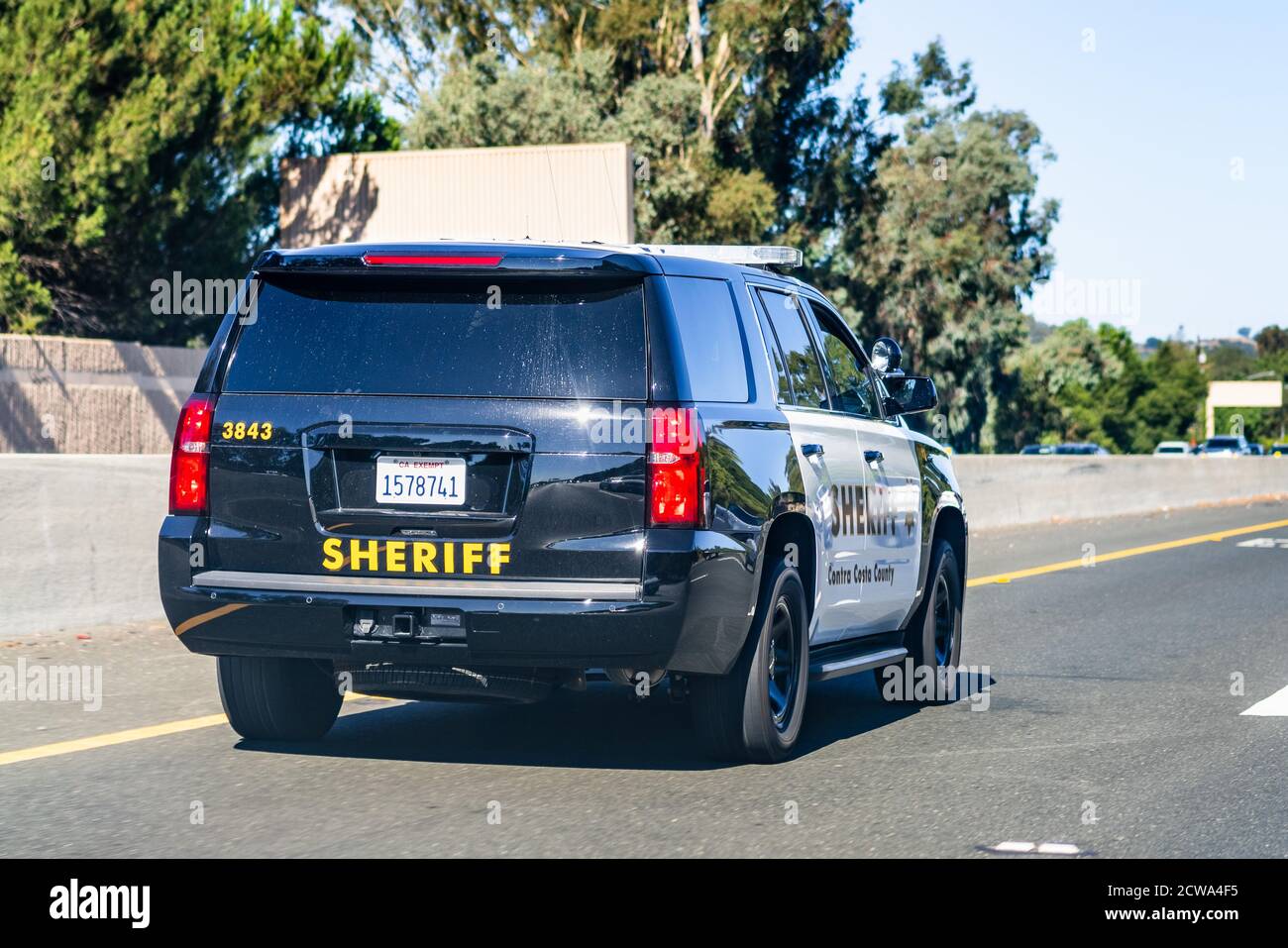 23 septembre 2020 Walnut Creek / CA / USA - véhicule Sheriff du comté de Contra Costa conduisant sur l'autoroute dans la région de la baie est de San Francisco Banque D'Images