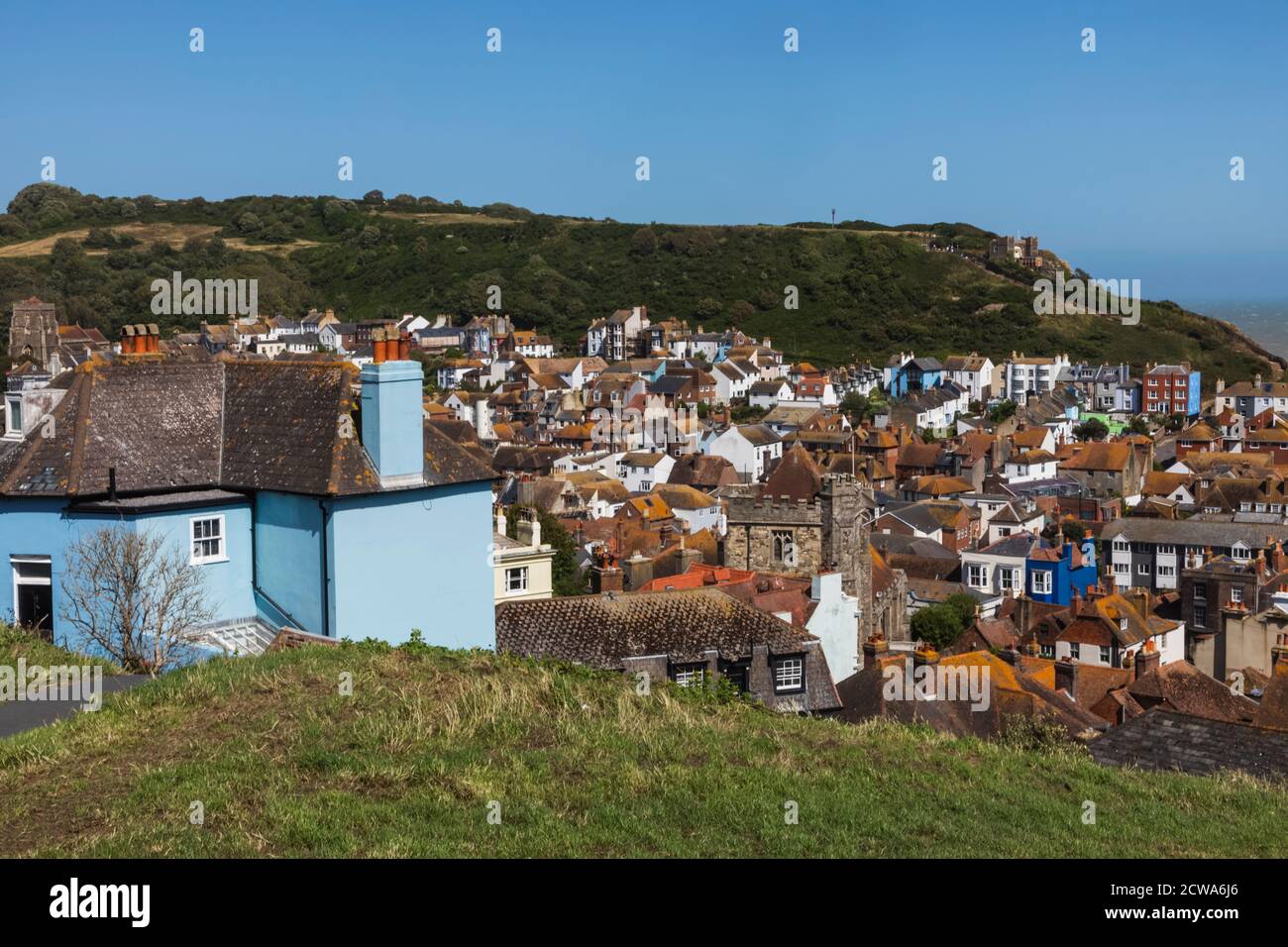 Angleterre, East Sussex, Hastings, vue surélevée de la ville depuis West Hill Banque D'Images