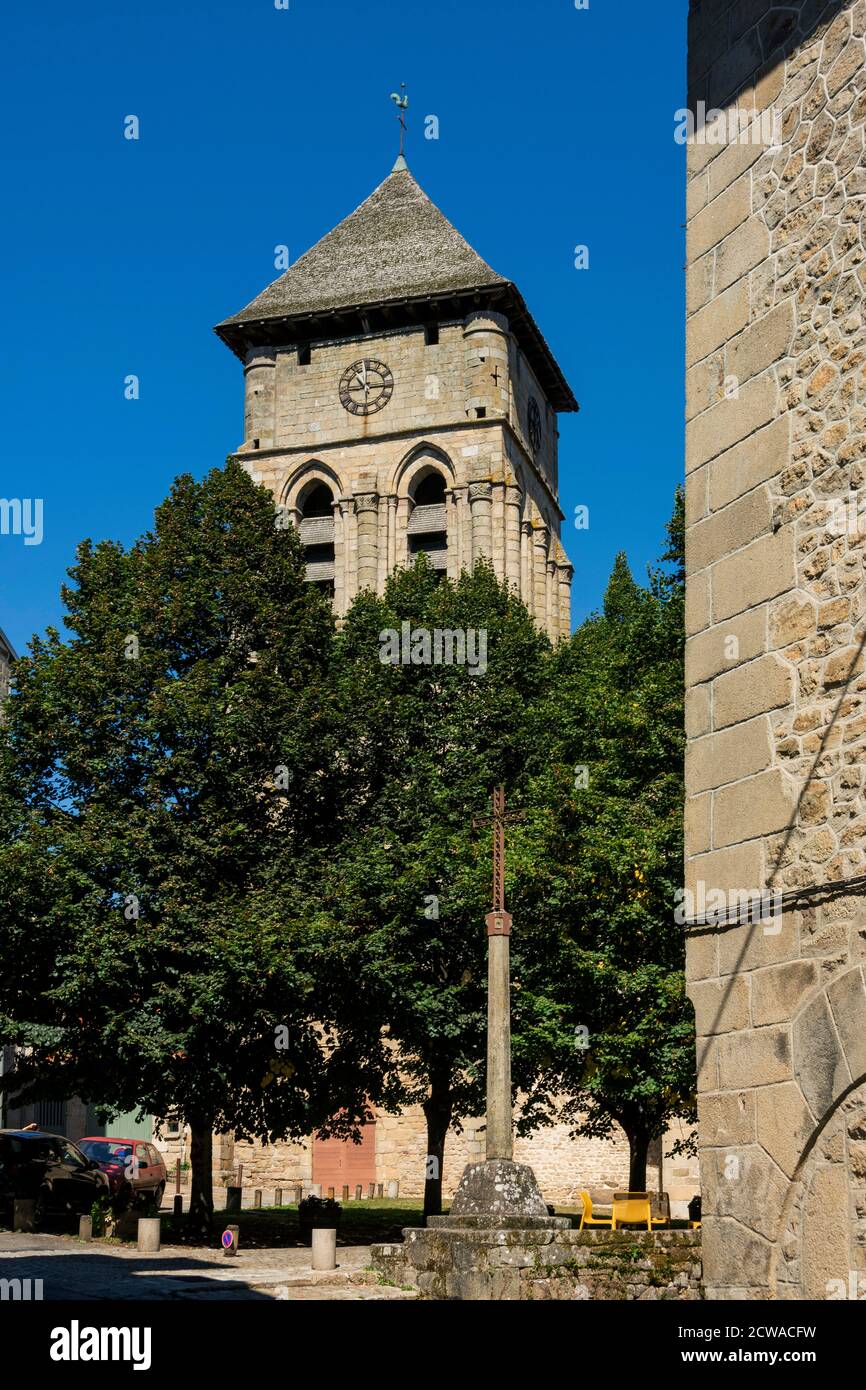 L'église collégiale Saint Etienne , église romane, haute-Vienne, Limousin, Nouvelle-Aquitaine, France Banque D'Images