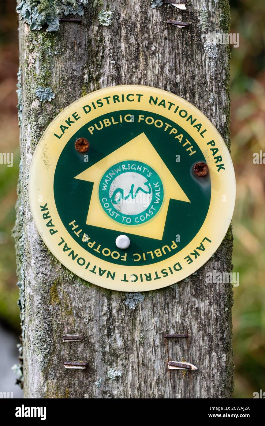 Wainwright's Coast to Coast Walk Footpath Way Marker - Lake District National Park, Angleterre, Royaume-Uni Banque D'Images