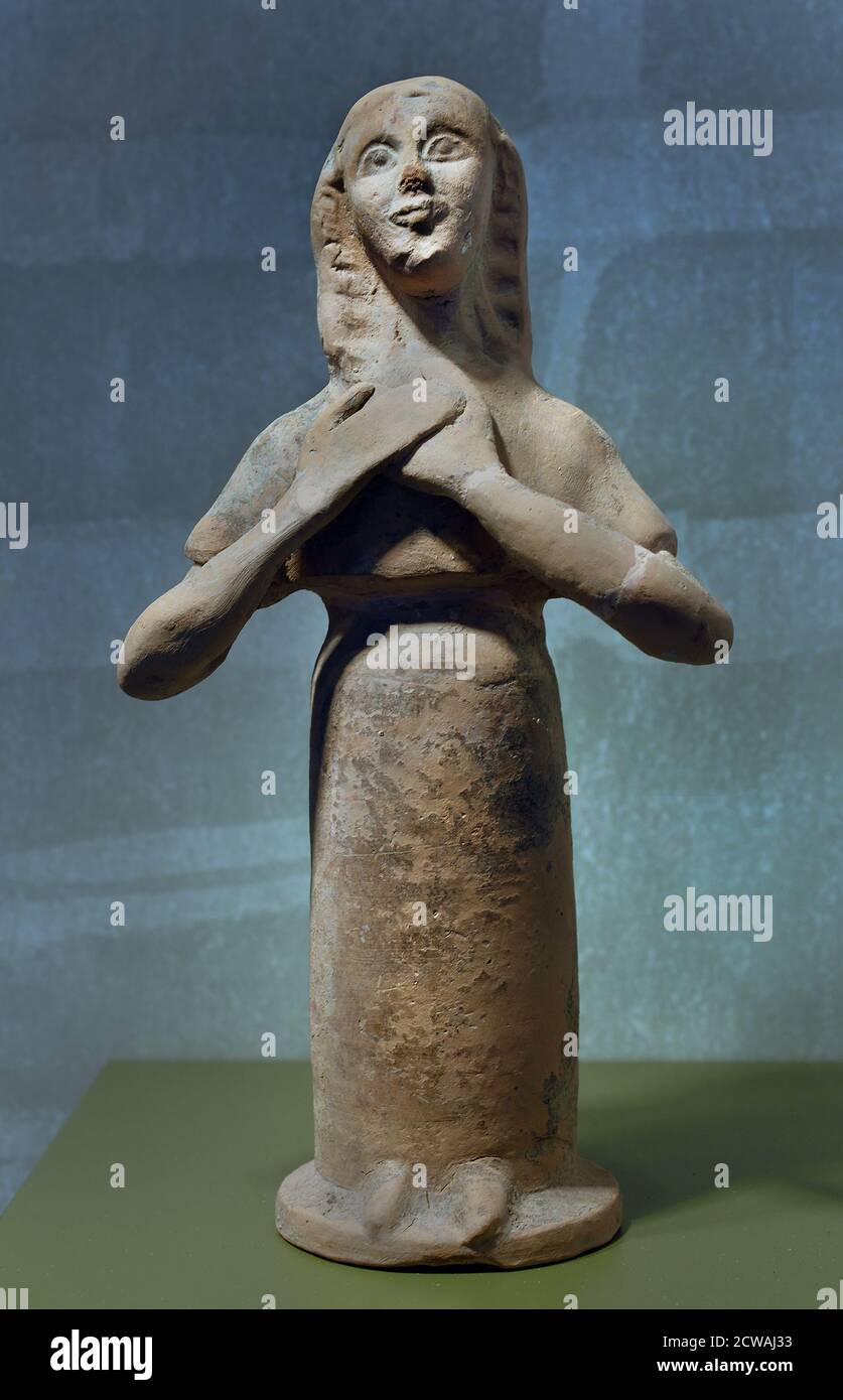 Femme en deuil debout 600 - 575 BC Athènes 6e siècle C.-B. Grèce grecque Banque D'Images