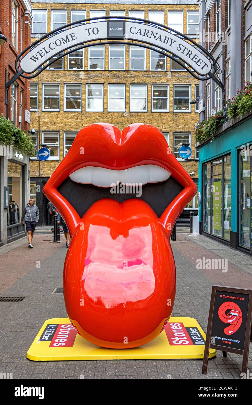 Rolling Stones Tongue and Lips logo à Carnaby Street, Londres, où le  premier magasin de détail Rolling Stones au monde, RS No. 9 Carnaby, a  ouvert, Londres Photo Stock - Alamy