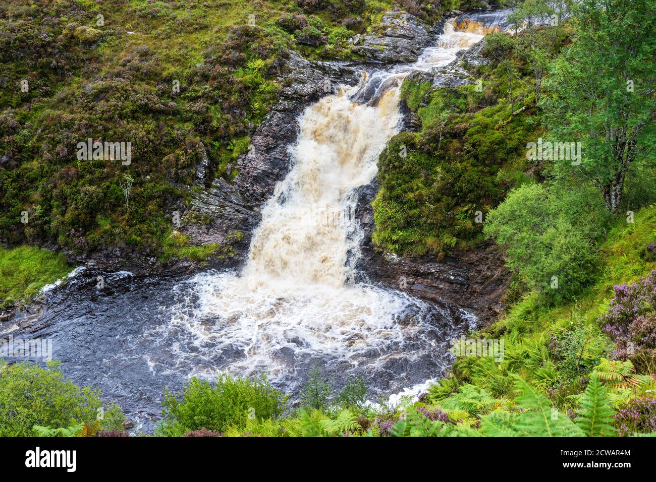 Cascade et bassin de plongée sur la rivière Dundonnell à Wester Ross, région des Highlands, Écosse, Royaume-Uni Banque D'Images
