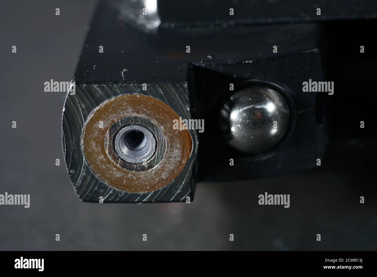 Gros plan d'un pistolet pneumatique chargé Banque D'Images