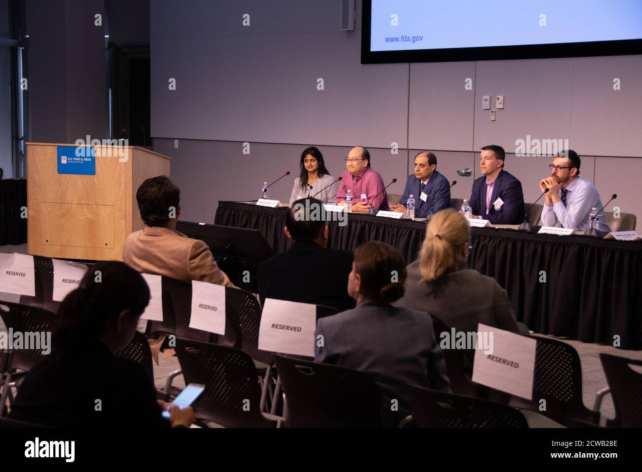 Le Dr Peter Marks, directeur de CBER, a dirigé un atelier axé sur les thérapies géniques et phagiques, visant à faire progresser les traitements individualisés pour de petites populations de patients. L'événement a exploré de nouvelles approches pour le développement de thérapies. Banque D'Images