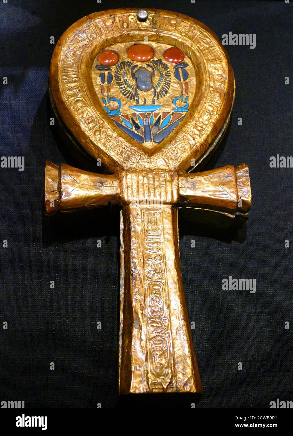 Boîtier en bois doré en miroir sous la forme d'un Ankh; du tombeau du roi Toutankhamen 1336 - 1326 av. J.-C. Banque D'Images