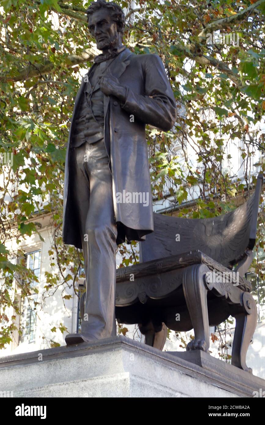 Statue d'Abraham Lincoln : l'Homme, par Augustus Saint-Gaudens (1887), place du Parlement, Londres. Banque D'Images