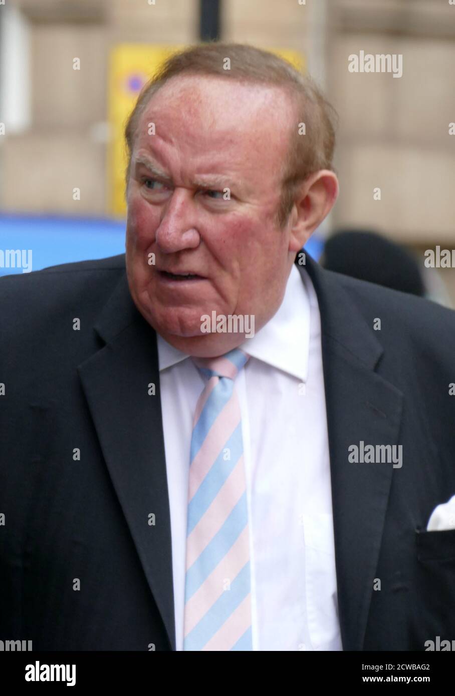 Andrew Neil (né en 1949), journaliste et radiodiffuseur britannique. En 2019, il présente les programmes politiques en direct Politics Live et le Andrew Neil Show sur BBC Two. Neil a été nommé rédacteur en chef du Sunday Times par Rupert Murdoch et a occupé ce poste de 1983 à 1994. Après cela, il est devenu un contributeur au Daily Mail. Il a été auparavant directeur général et rédacteur en chef du groupe Press Holdings.[2] en 1988, il est devenu président fondateur de Sky TV Banque D'Images