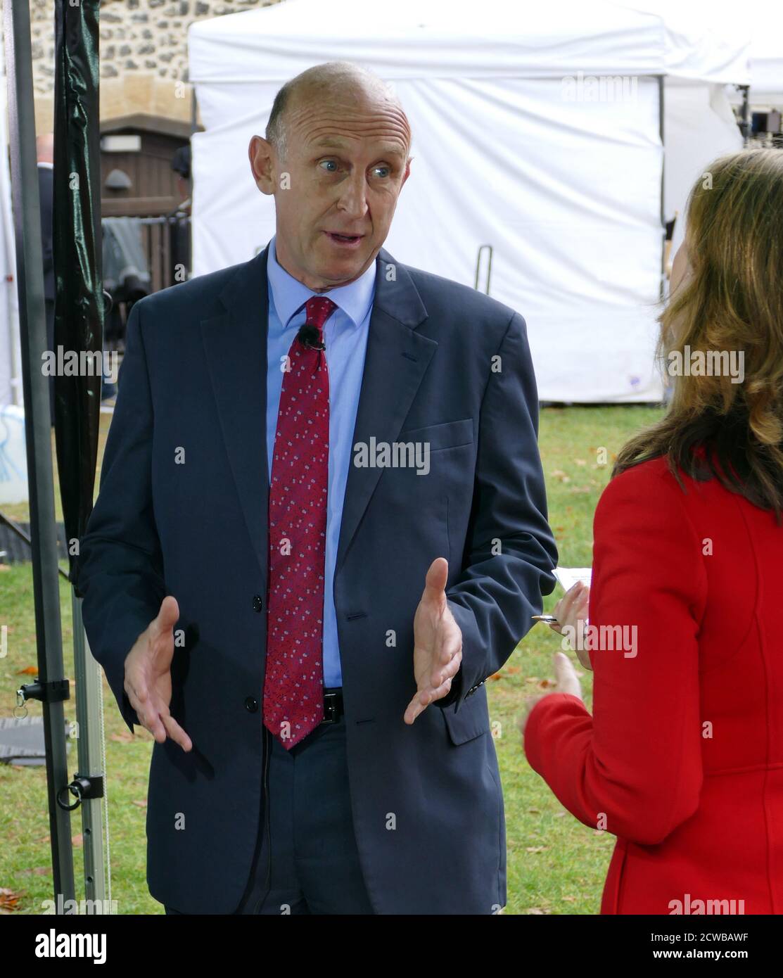 John Healey arrive pour donner des entrevues aux médias, après être revenu au Parlement après l'annulation de la prorogation par la Cour suprême. 25 septembre 2019. John Healey (né en 1960); politicien du Parti travailliste britannique, membre du Parlement (député) de Wentworth et Dearne depuis 1997 et Secrétaire d'État adjoint au logement depuis 2016. Banque D'Images