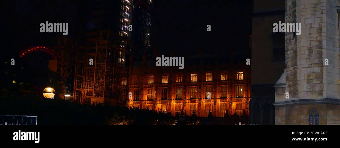 Le Parlement britannique siège la nuit de sa prorogation par la Reine. La prorogation du Parlement du Royaume-Uni a été ordonnée par la reine Elizabeth II sur l'avis du premier ministre conservateur, Boris Johnson, le 28 août 2019. Les politiciens de l'opposition ont considéré cela comme une tentative inconstitutionnelle de réduire l'examen parlementaire du plan de Brexit du gouvernement. La Cour suprême du Royaume-Uni a rendu le 24 septembre 2019 une décision selon laquelle la prorogation était illégale. Banque D'Images