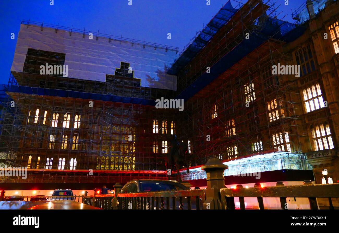 Le Parlement britannique siège la nuit de sa prorogation par la Reine. La prorogation du Parlement du Royaume-Uni a été ordonnée par la reine Elizabeth II sur l'avis du premier ministre conservateur, Boris Johnson, le 28 août 2019. Les politiciens de l'opposition ont considéré cela comme une tentative inconstitutionnelle de réduire l'examen parlementaire du plan de Brexit du gouvernement. La Cour suprême du Royaume-Uni a rendu le 24 septembre 2019 une décision selon laquelle la prorogation était illégale. Banque D'Images