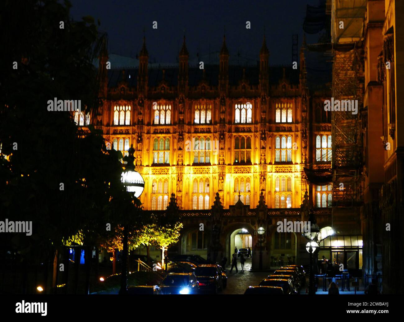 Le Parlement britannique siège la nuit de sa prorogation par la Reine. La prorogation du Parlement du Royaume-Uni a été ordonnée par la reine Elizabeth II sur l'avis du premier ministre conservateur, Boris Johnson, le 28 août 2019. Les politiciens de l'opposition ont considéré cela comme une tentative inconstitutionnelle de réduire l'examen parlementaire du plan de Brexit du gouvernement. La Cour suprême du Royaume-Uni a rendu le 24 septembre 2019 une décision selon laquelle la prorogation était illégale. Banque D'Images