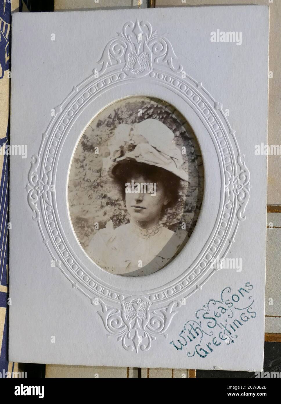 Photographie d'une femme, d'un album photo de famille anglais. Début du XXe siècle. 1910 Banque D'Images