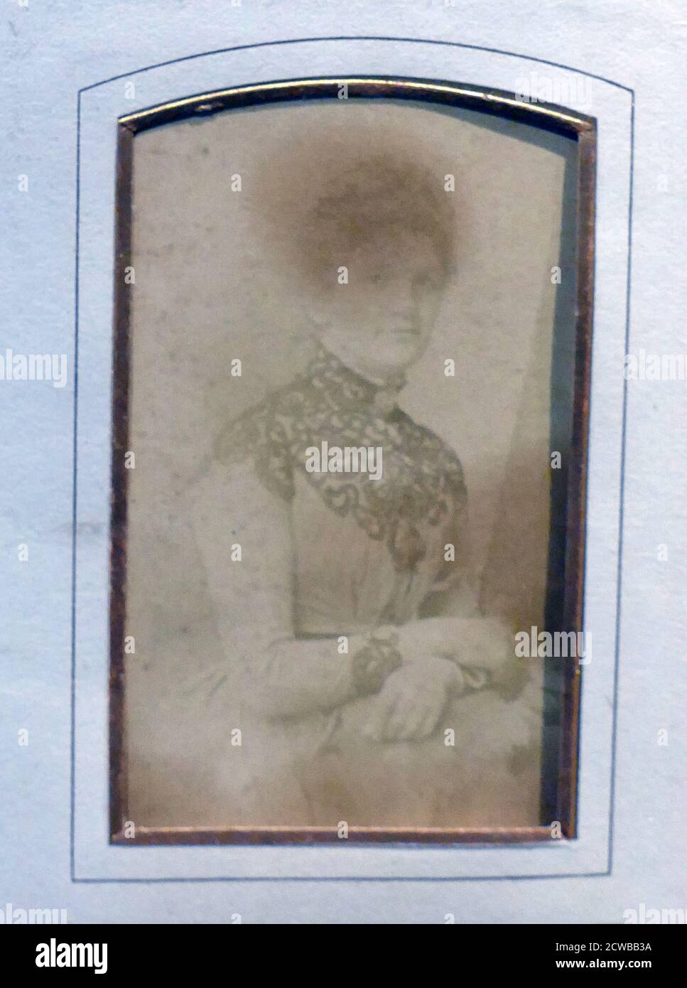 Photographie d'une femme, d'un album photo de famille anglais. Début du XXe siècle. 1900 Banque D'Images