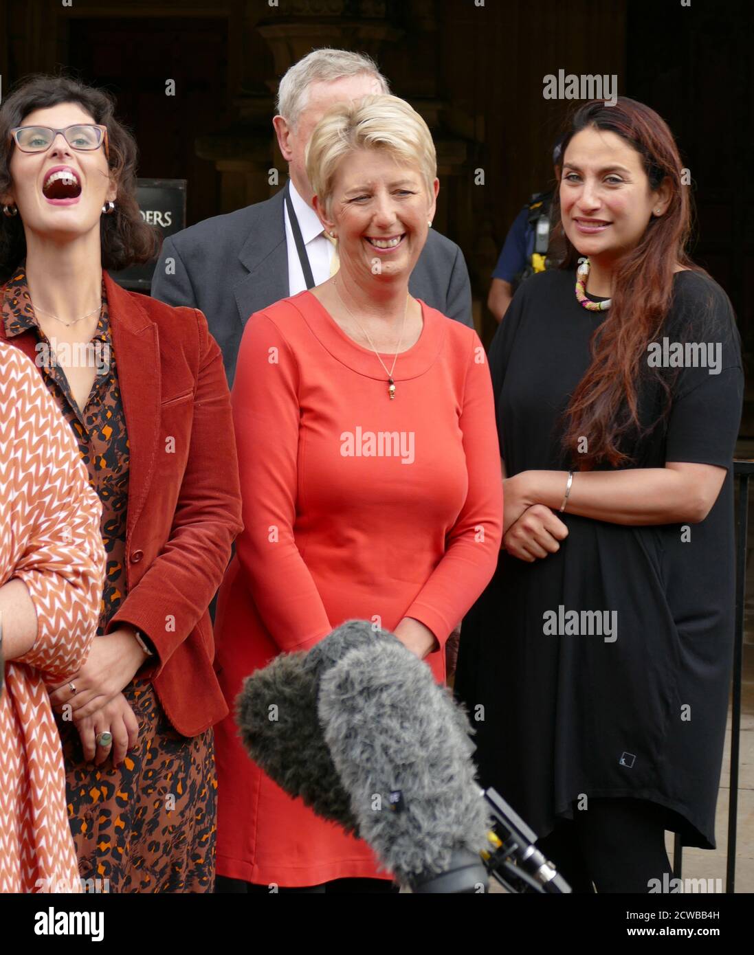 Leyla Moran, Angela Smith et Luciana Berger, députés libéraux démocrates du Parlement britannique, reviennent à la Chambre des communes après que la Cour suprême ait renversé la Prorogation du Parlement en septembre 2019. Banque D'Images