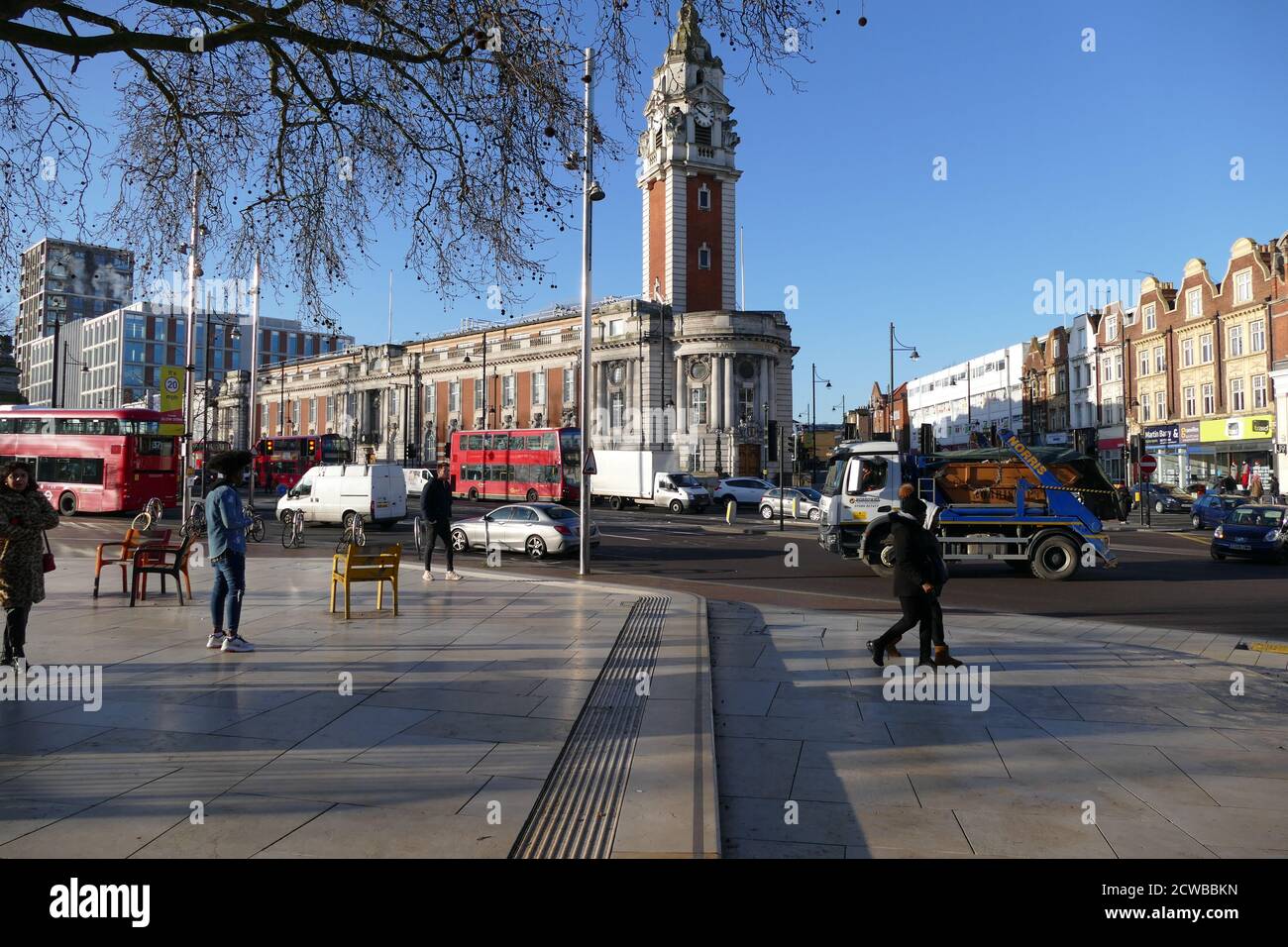 La place Windrush, au centre de Brixton, dans le sud de Londres, a été renommée pour reconnaître l'importante contribution de la communauté africaine des Caraïbes à la région, marquant le 50e anniversaire de l'arrivée de l'Empire HMT Windrush. C'est le Windrush qui, en 1948, a amené au Royaume-Uni de la Jamaïque le premier grand groupe de migrants indiens de l'Ouest d'après-guerre Banque D'Images