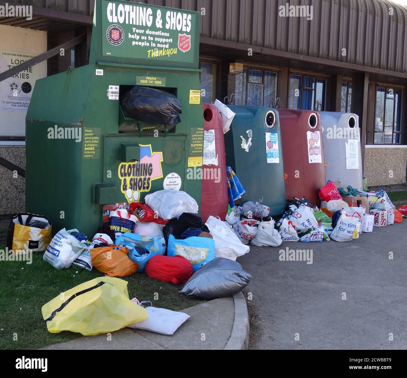 Des tas de déchets se développent en Angleterre, pendant la pandémie du virus Corona. Avril 2020 Banque D'Images