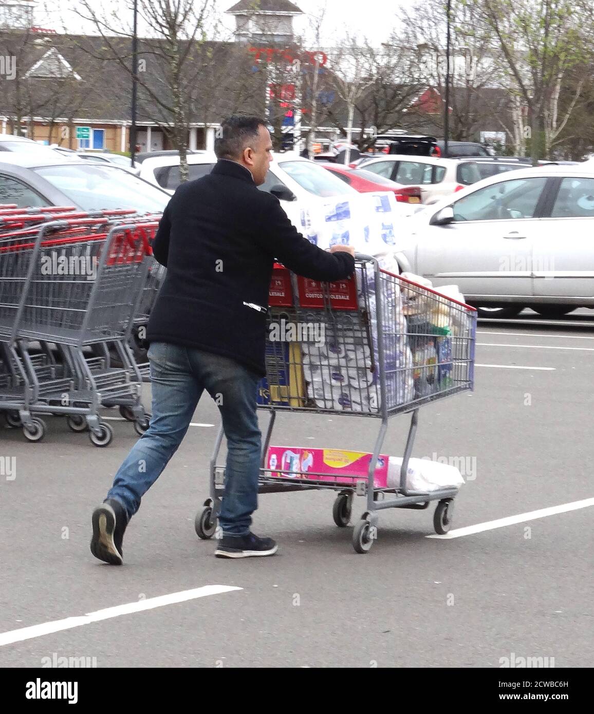 Les achats de panique balaie la Grande-Bretagne à la mi-mars 2020 comme La pandémie du virus Corona prend place Banque D'Images