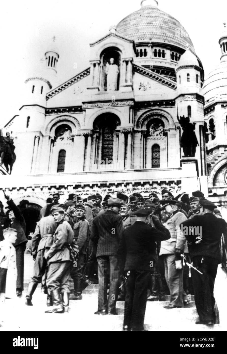 Soldats allemands à l'extérieur du Sacré-cœur, Montmartre, Paris, 10 octobre 1940. Le photographe est inconnu. Banque D'Images