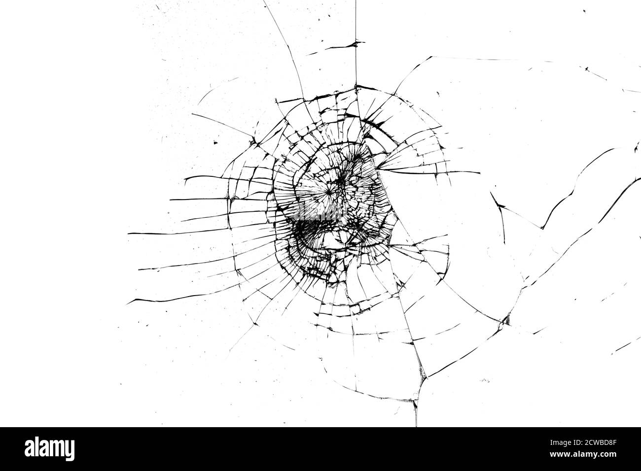 le verre présente des fissures sur un fond noir. Banque D'Images