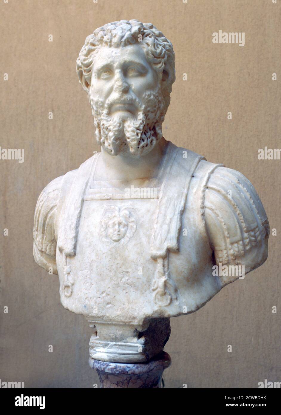 Buste en marbre de l'empereur romain Lucius Septimius Severus. Trouvé au Musée d'Archéologie et ruines romaines, Ostie, Italie. L'artiste est inconnu. Banque D'Images