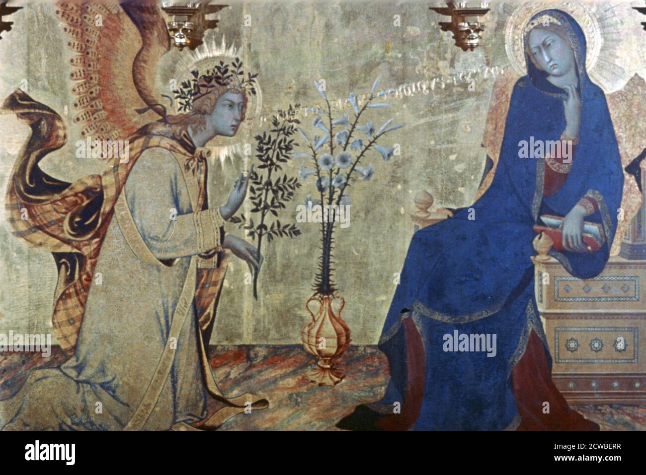 L'Annonciation et deux Saints, (détail), 1333 artiste: Simone Martini. Simone Martini est un peintre italien né à Sienne. Il a été une figure majeure dans le développement de la peinture italienne et a fortement influencé le développement du style gothique international. Banque D'Images