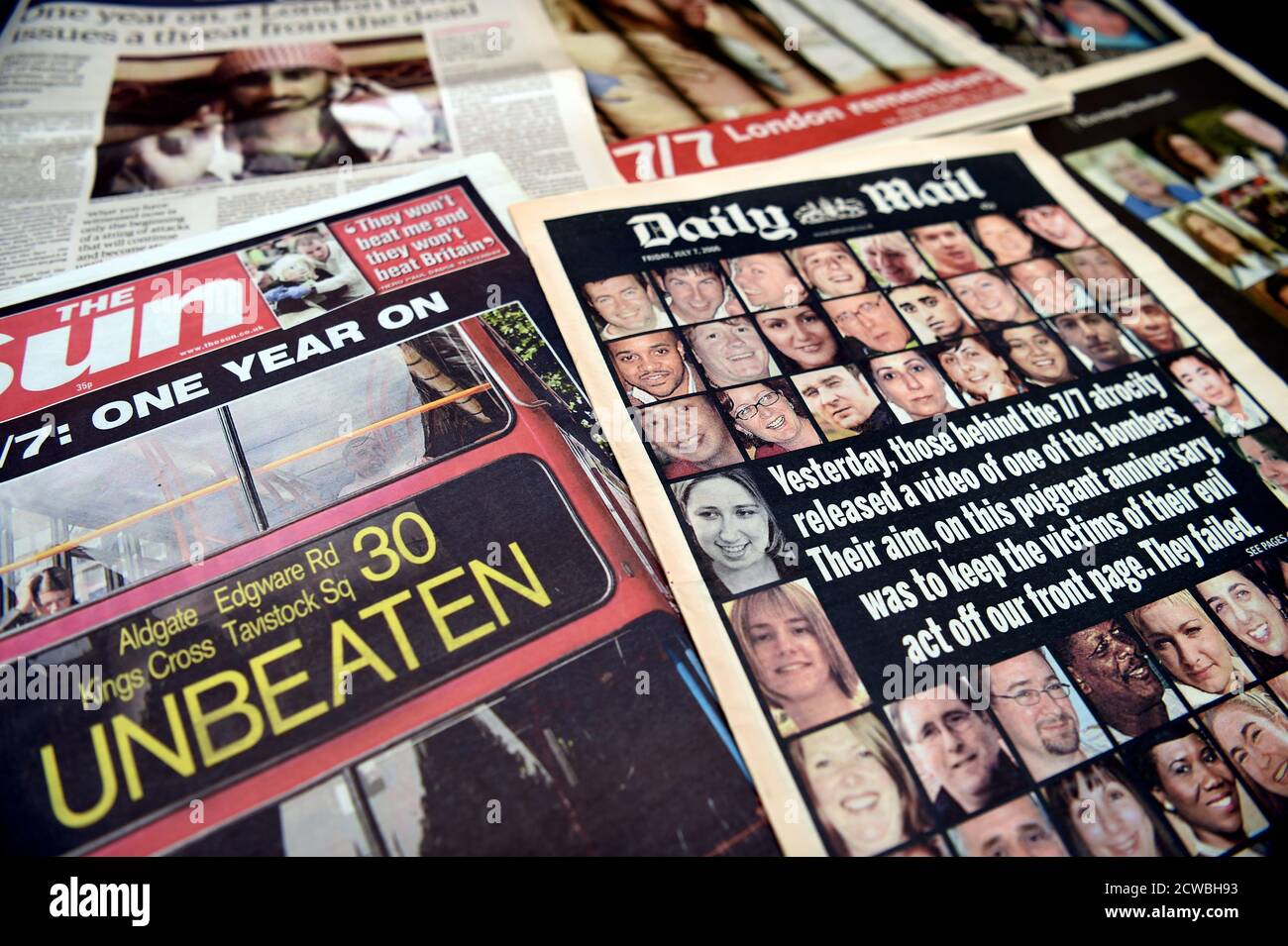 Une année après les attentats du 7 juillet 2005 à Londres. Souvent appelée 7/7, une série d'attentats-suicide terroristes islamistes coordonnés à Londres ciblaient les navetteurs qui voyageent sur le réseau de transport public pendant l'heure de pointe du matin. Outre les bombardiers, 52 résidents britanniques de 18 nationalités différentes ont été tués et plus de 700 ont été blessés lors des attentats. Banque D'Images