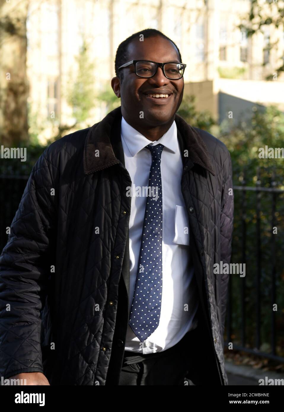 Photographie de Kwasi Kwarteng. Kwasi Alfred Addo Kwarteng (1975-) politicien du Parti conservateur britannique qui a été député de Spelthorne depuis 2010. Le 16 novembre 2018, M. Kwarteng a été nommé sous-secrétaire d'État au département de sortie de l'Union européenne, suite à la démission de Suella Braverman Banque D'Images