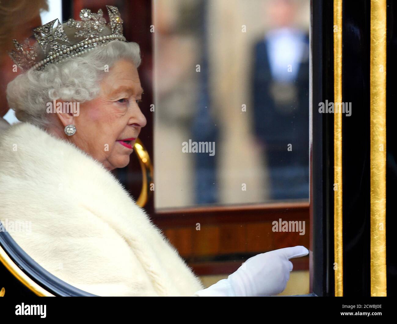 Photo de la reine Elizabeth II arrivant pour l'ouverture d'État du Parlement en octobre 2019. Elizabeth Alexandra Mary (1926-) Reine du Royaume-Uni et de l'autre Royaume du Commonwealth. Banque D'Images