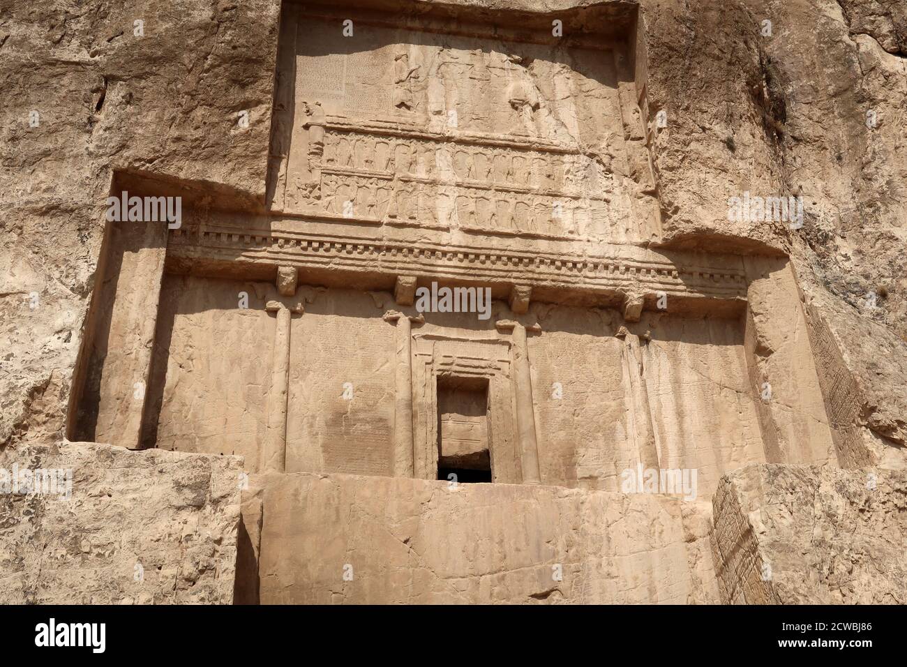 Photographie de l'extérieur de la tombe de Darius le Grand, l'une des quatre tombes des rois Achaemenid au site historique de Naqsh-e Rostam Banque D'Images