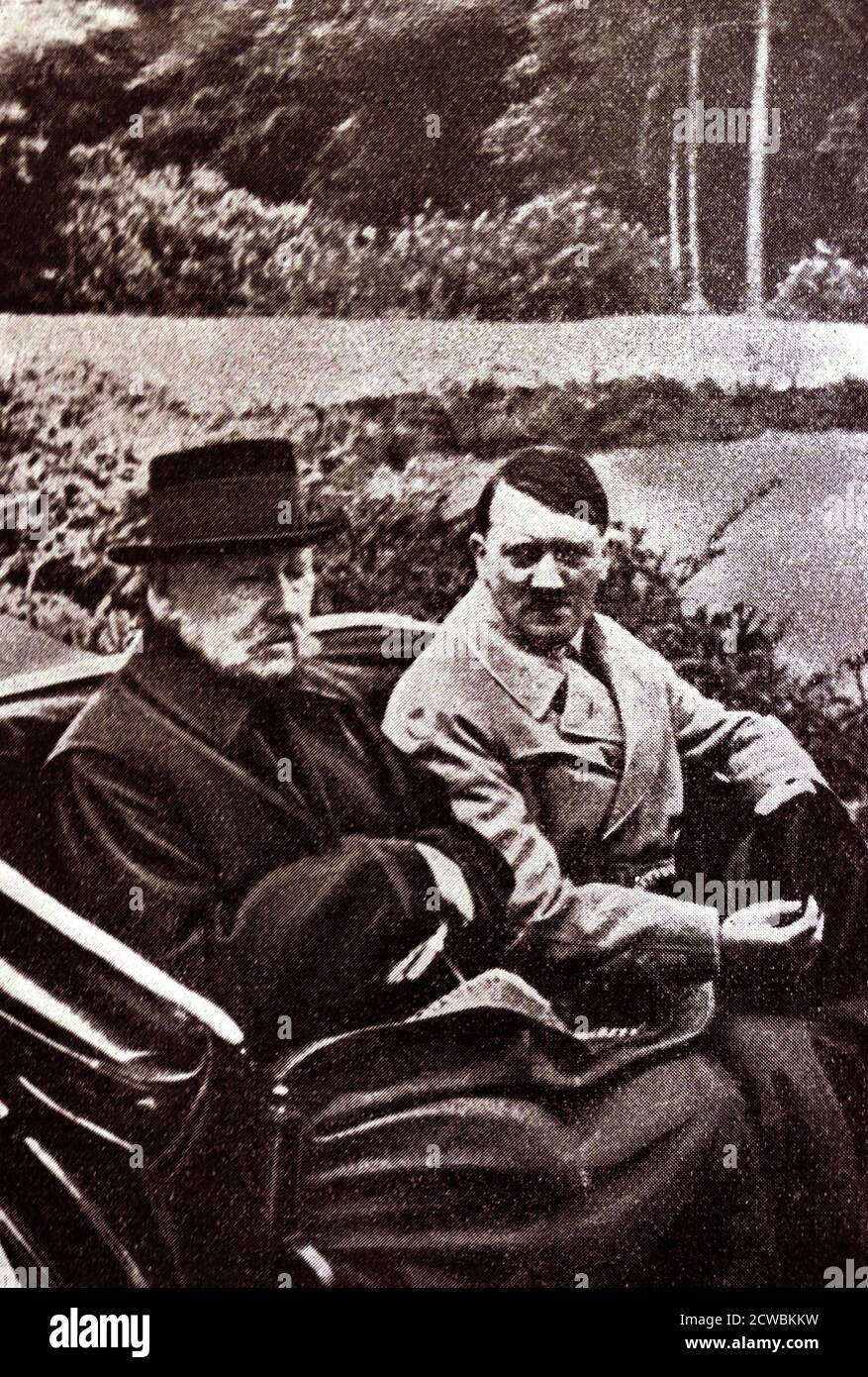 Photo en noir et blanc de Hindenburg et Hitler dans une voiture en Prusse orientale. Banque D'Images
