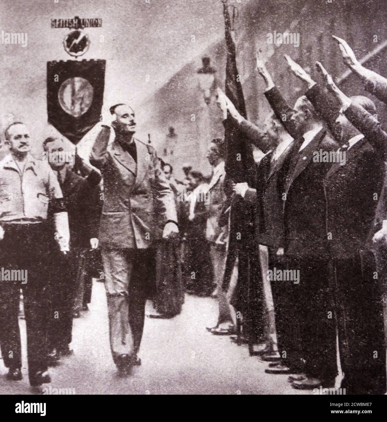 Photographie en noir et blanc de Sir Oswald Mosley, chef du Parti fasciste britannique, inspectant ses hommes lors d'une manifestation à Londres. Banque D'Images