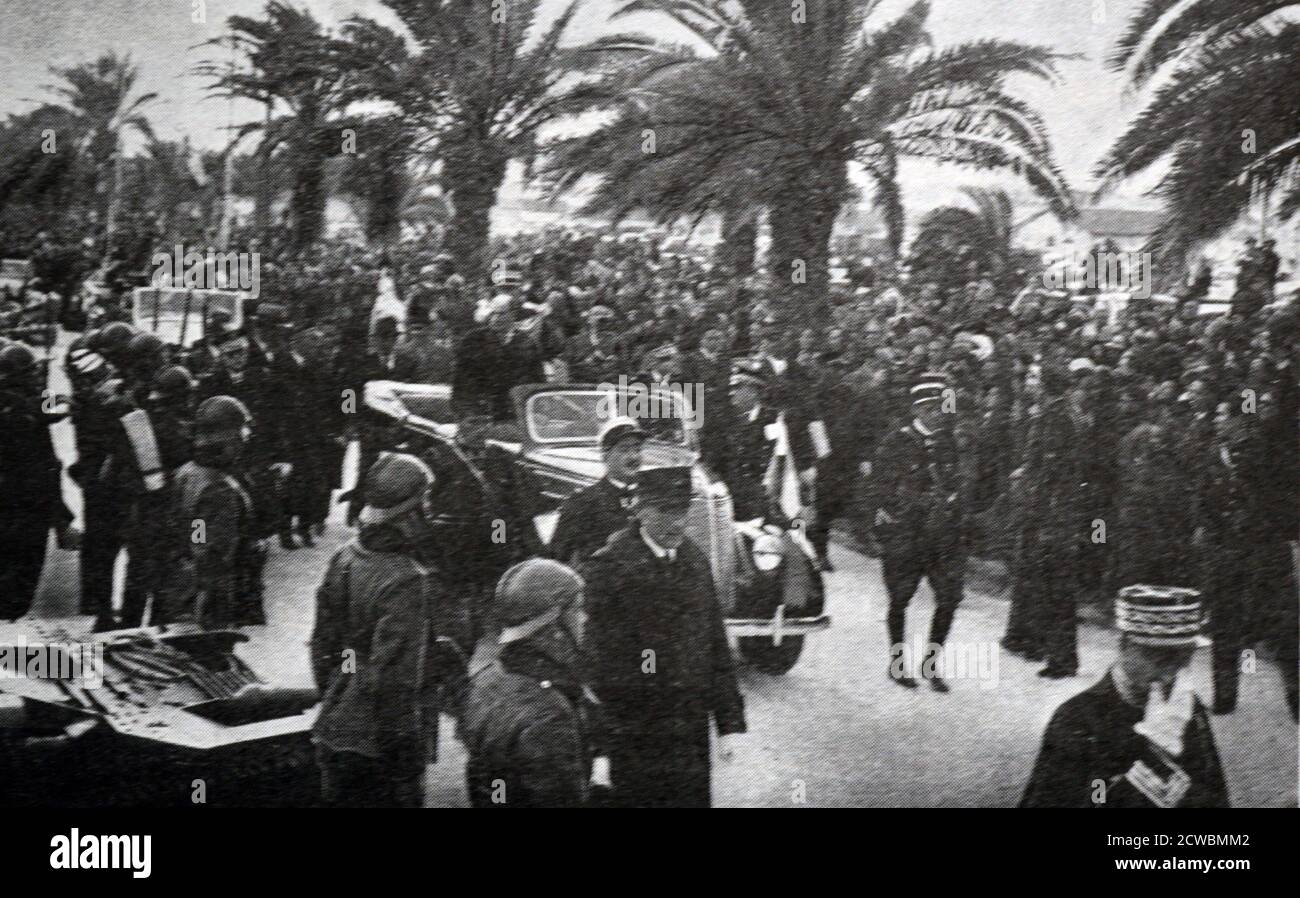Photographie en noir et blanc du voyage d'Edouard Daladier (1884-1970) en Afrique du Nord; ici il est en Tunisie. Banque D'Images
