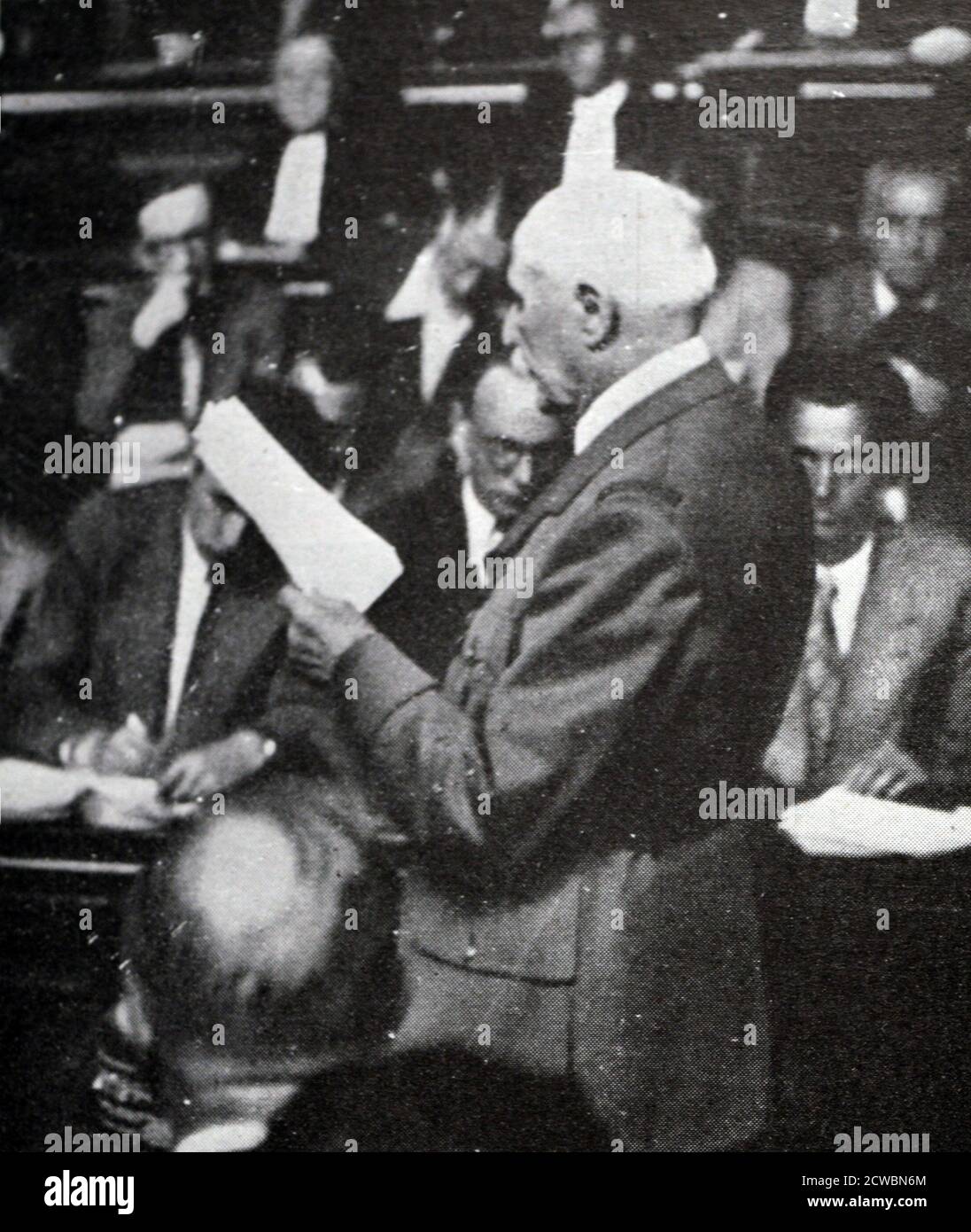 Photographie en noir et blanc du Maréchal français Philippe Petain (1856-1951) pendant son procès pour trahison, photographié le 25 septembre 1945. Banque D'Images