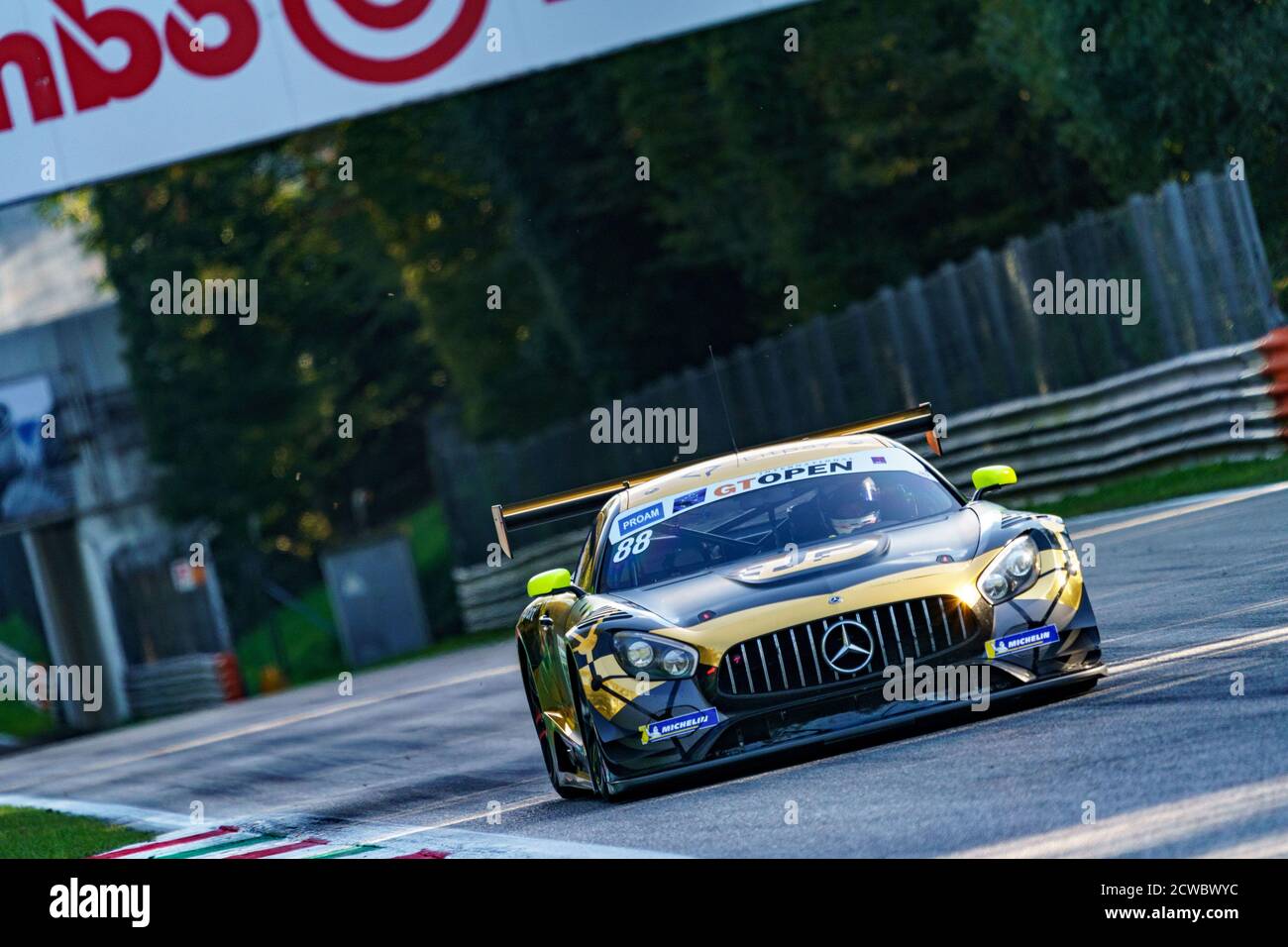 #88 Patryk Krupiinski et Christian Klien (International GT Open - JP Motorsport) Sur Mercedes AMG GT3 2016 pendant l'International GT Open ed EuroFormula Banque D'Images