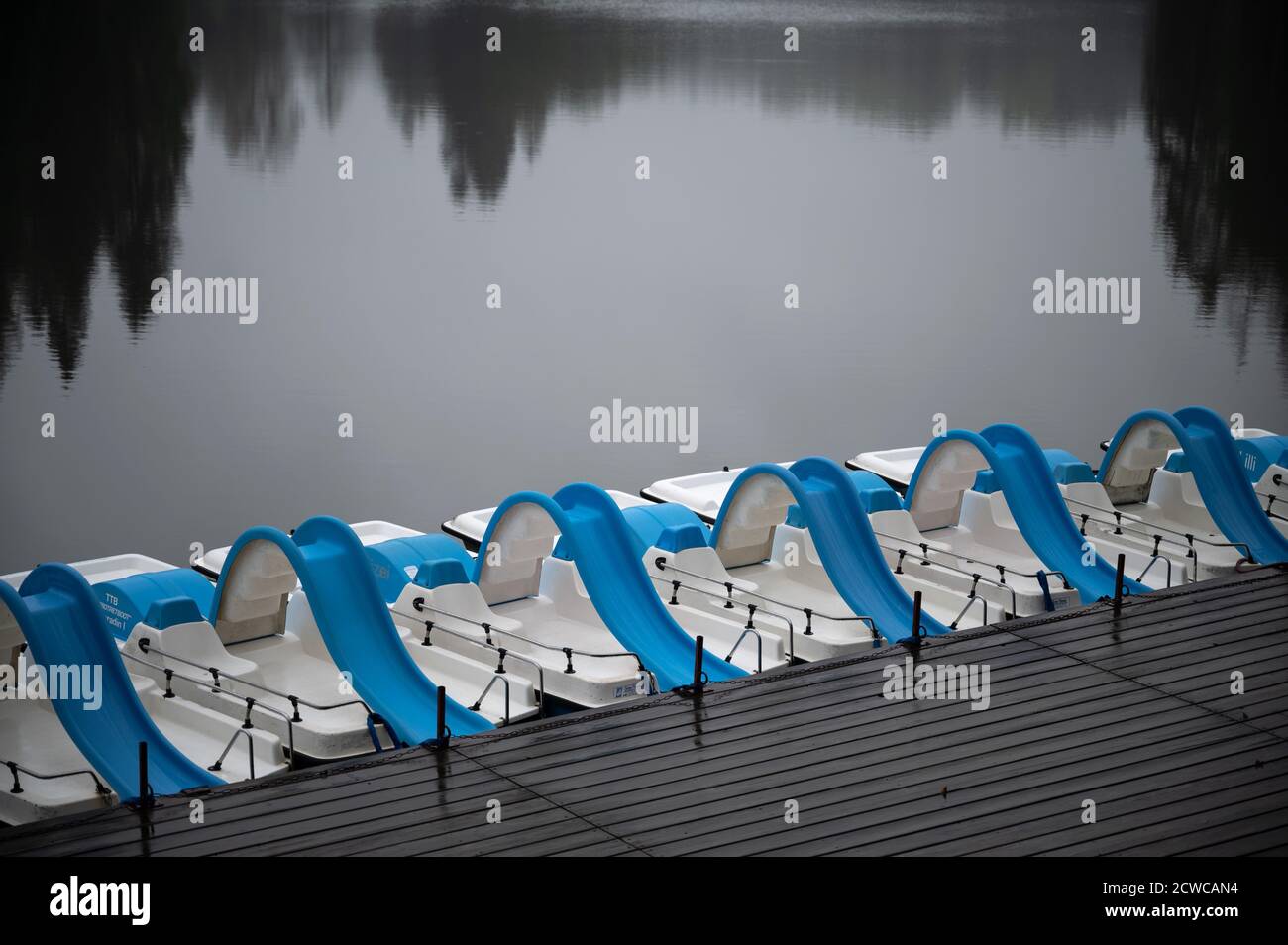 Kaisersbach, Allemagne. 29 septembre 2020. Les bateaux sont amarrés à une location de bateau fermée sur l'Ebnisee. Credit: Sebastian Gollnow/dpa/Alay Live News Banque D'Images