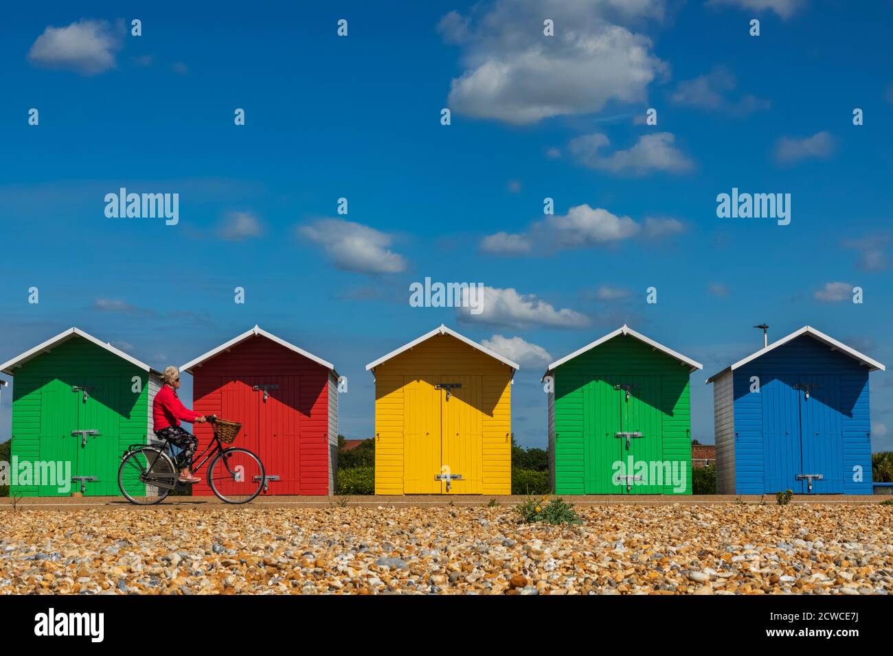 Angleterre, East Sussex, Eastbourne, hauts en couleur Beach huts Banque D'Images