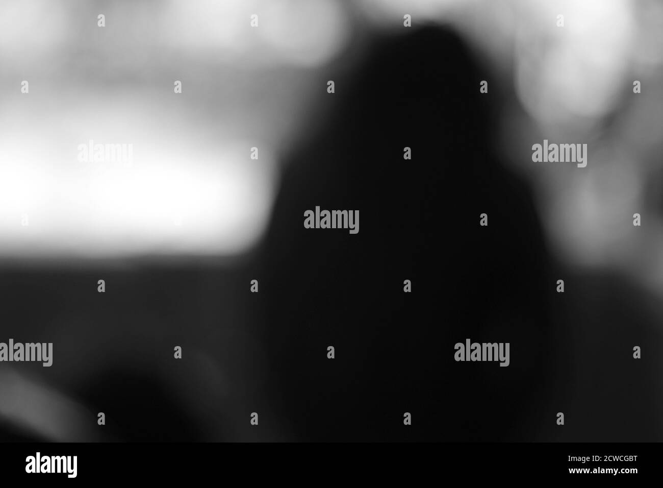 KAB. BLORA, INDONÉSIE - 28 août 2020 : l'ombre abstraite d'un enfant est parfaite pour le thème de l'horreur et de la légende urbaine. Silhouette conceptuelle d'un enfant Banque D'Images