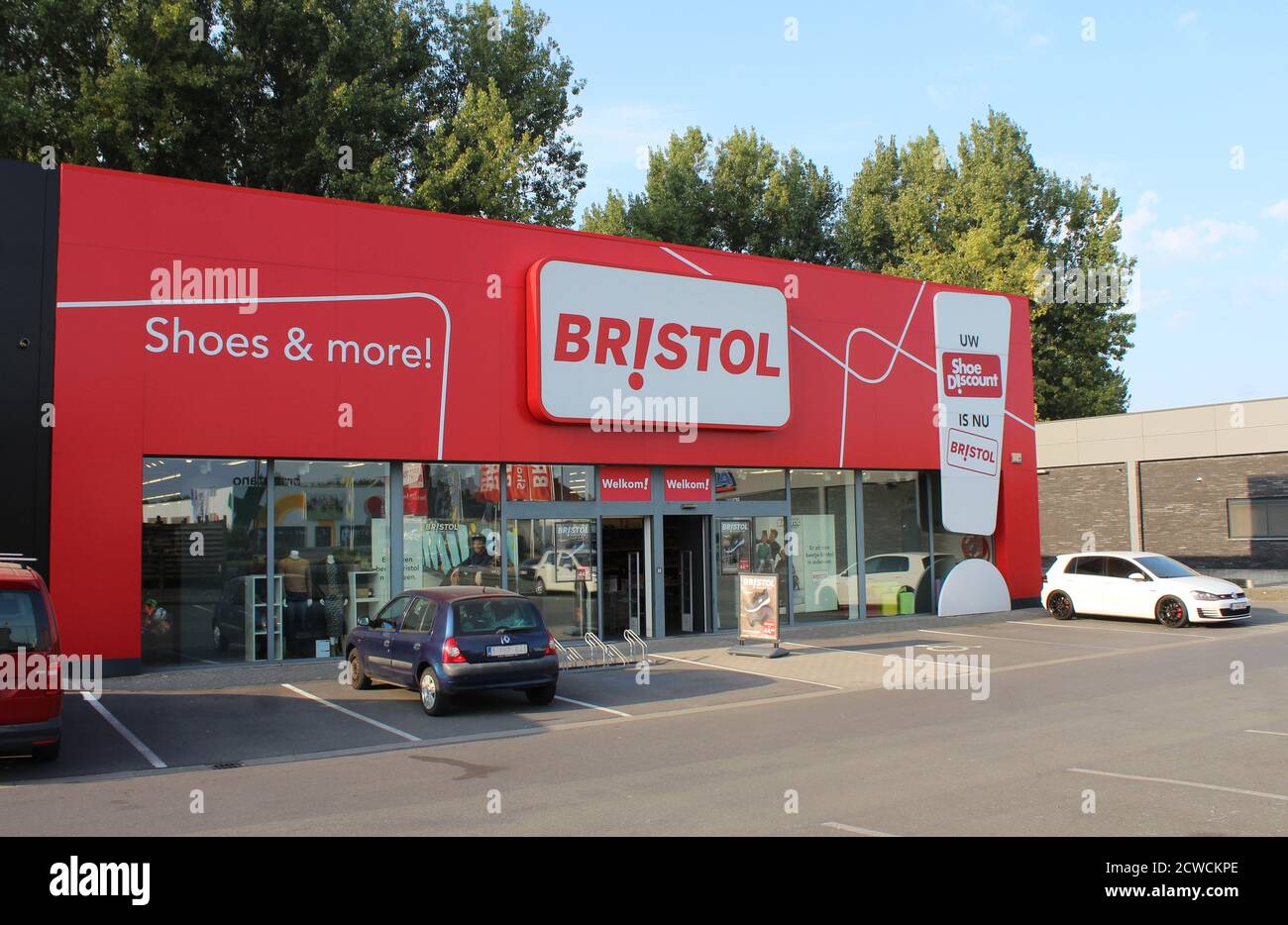 DENDERMONDE, BELGIQUE, 19 SEPTEMBRE 2020 : vue extérieure d'un magasin  Bristol. Bristol est une chaumelle belge spécialisée dans les chaussures et  les vêtements. Malade Photo Stock - Alamy