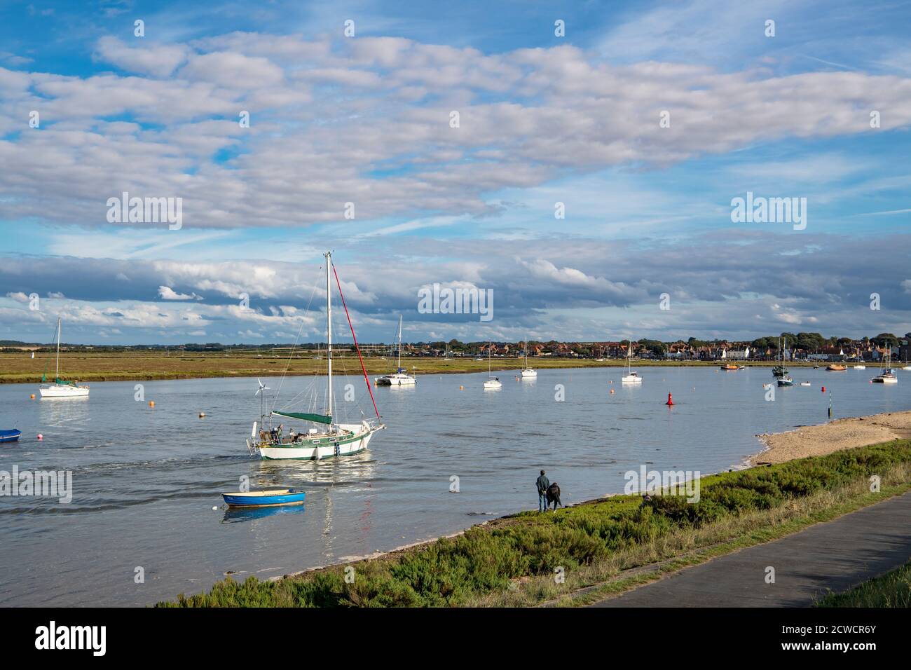 Bateaux amarrés estuaire Wells Suivant la mer Nord Norfolk Angleterre Banque D'Images