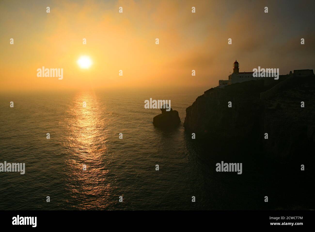 Coucher de soleil au phare du Cap Saint Vincent, Sagres, Portugal Banque D'Images