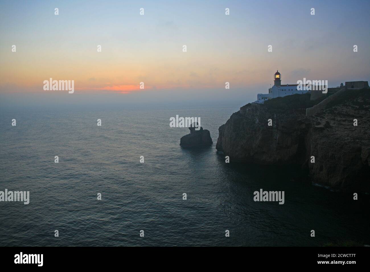 Coucher de soleil au phare du Cap Saint Vincent, Sagres, Portugal Banque D'Images