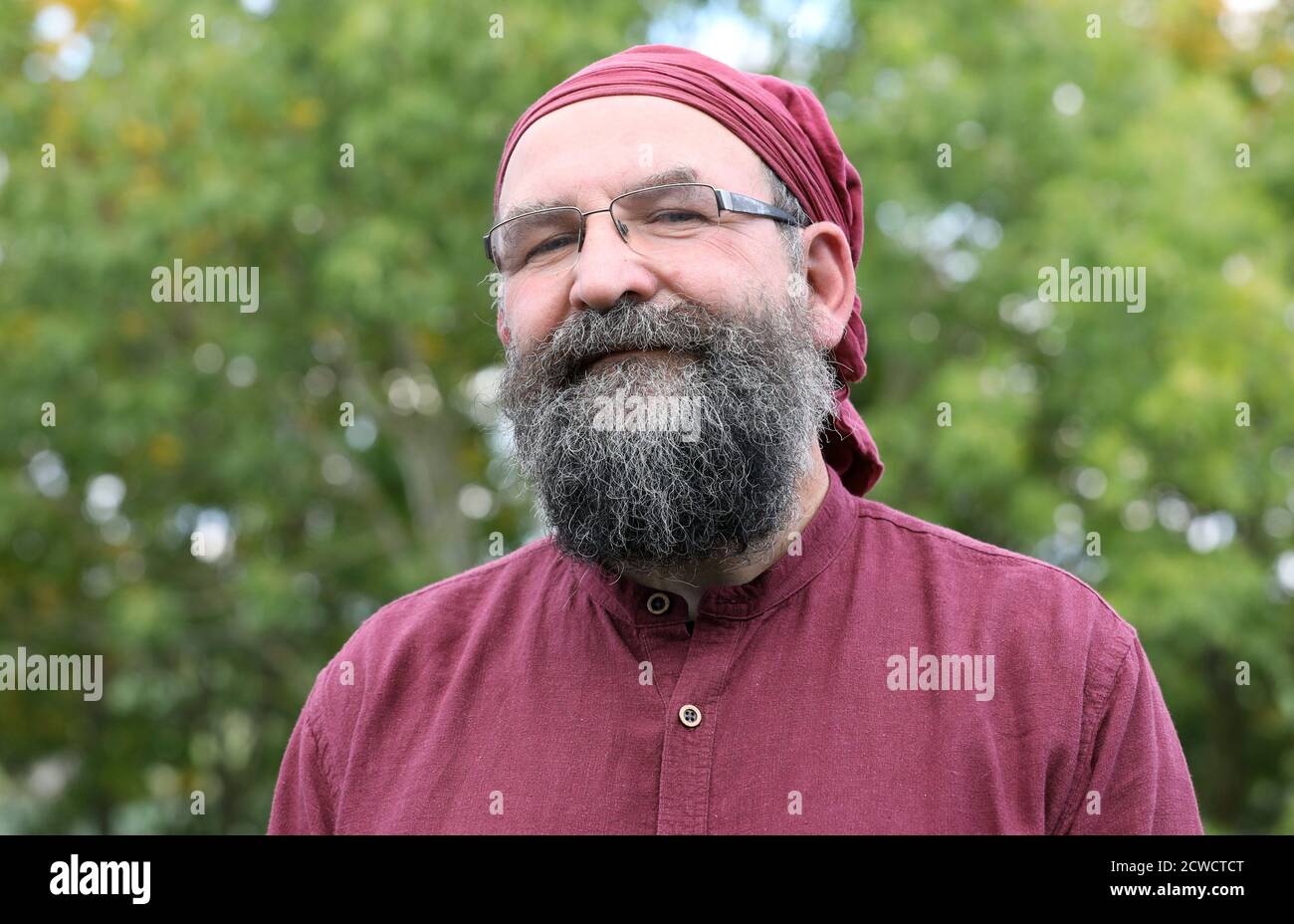 28 septembre 2020, Mecklembourg-Poméranie occidentale, Röbel: Ralf Koch, Parc naturel Nossendiner/ Schwinzer Heide, lors d'un événement de presse pour présenter le projet conjoint de optimal Media GmbH et du Parc naturel Nossenliner/ Schwinzer Heide 'Young Giants for the Next 100 Years' pour la restructuration forestière. La société de médias soutient le parc naturel avec le financement de campagnes de plantation d'arbres, entre autres choses. Photo: Bernd Wüstneck/dpa-Zentralbild/ZB Banque D'Images